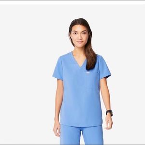 Figs scrub top